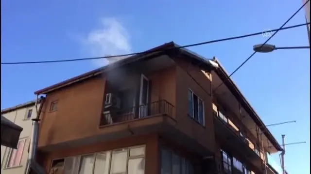 Ev yangını hasara neden oldu Ev yangını hasara neden oldu