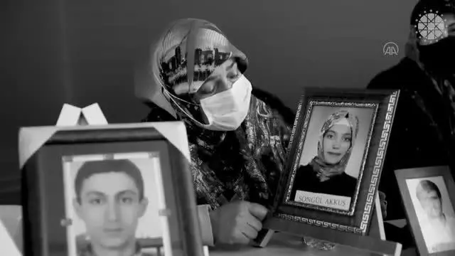 Fahrettin Altun, Diyarbakır Anneleri'nin yer aldığı videolu paylaşımla Anneler Günü'nü kutladı Fahrettin Altun, Diyarbakır Anneleri'nin yer aldığı videolu paylaşımla Anneler Günü'nü kutladı
