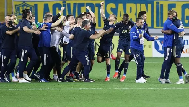 Fenerbahçe'nin 'Game of Thrones' temalı paylaşımı taraftarlardan kısa sürede büyük ilgi gördü Fenerbahçe'nin 'Game of Thrones' temalı paylaşımı taraftarlardan kısa sürede büyük ilgi gördü