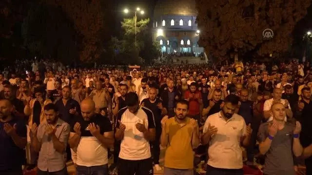 Filistinliler, Mescid-i Aksa'da Kadir Gecesini ihya etti Filistinliler, Mescid-i Aksa'da Kadir Gecesini ihya etti