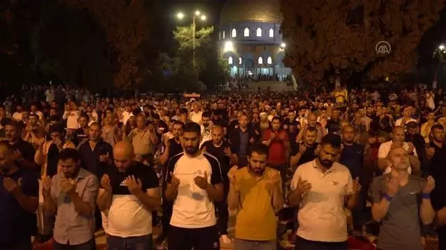 Filistinliler, Mescid-i Aksa'da Kadir Gecesini ihya etti Filistinliler, Mescid-i Aksa'da Kadir Gecesini ihya etti