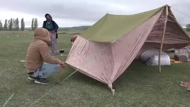 Fırtınada çadırları zarar gören mevsimlik işçilere kaymakamlık yardım edecek Fırtınada çadırları zarar gören mevsimlik işçilere kaymakamlık yardım edecek
