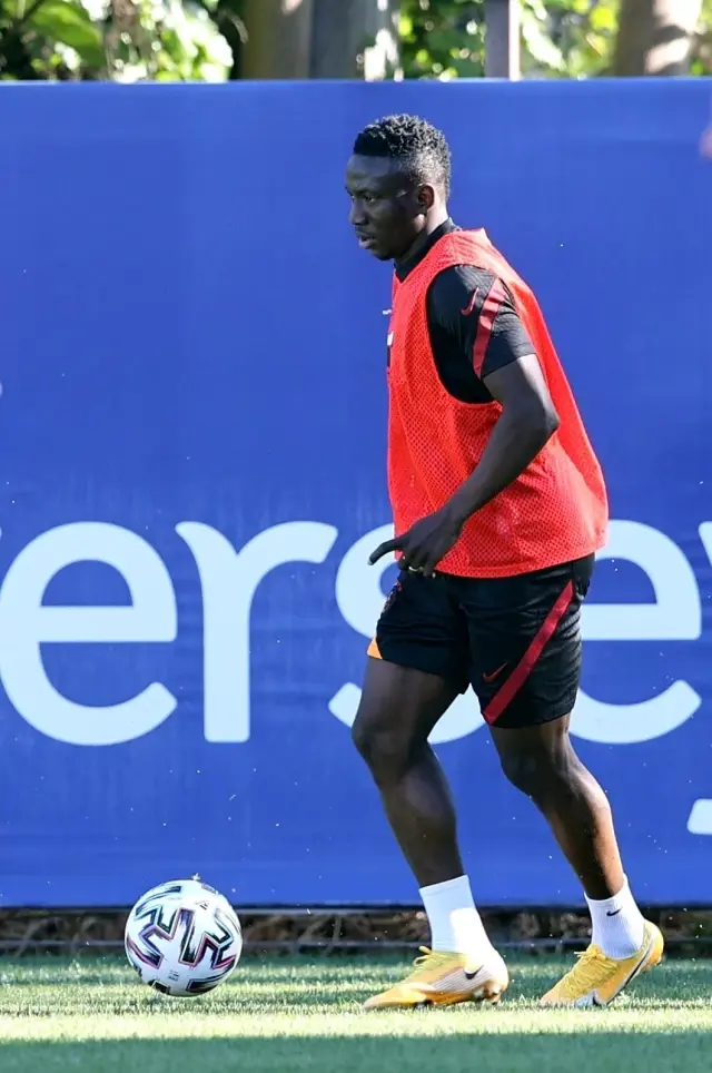 Galatasaray'da Etebo takımla birlikte çalıştı Galatasaray'da Etebo takımla birlikte çalıştı