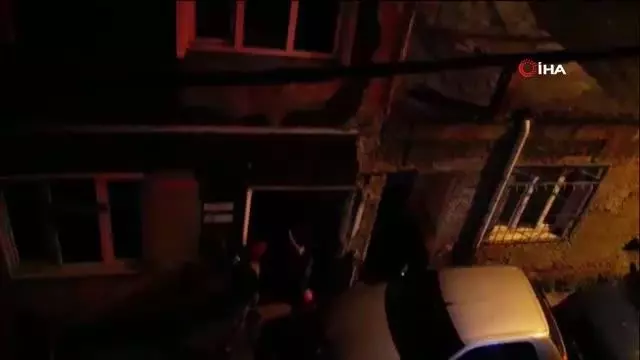 Gençler mahalleliyi canından bezdirdi Gençler mahalleliyi canından bezdirdi