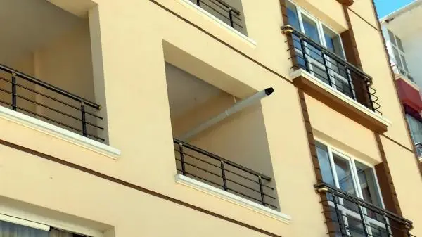 görümce 2'nci katın balkonundan düştü görümce 2'nci katın balkonundan düştü