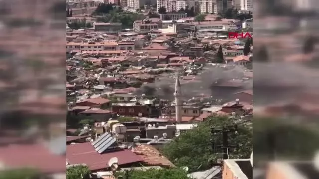 HATAY ANNESİYLE TARTIŞIP, KENDİSİNİ KİLİTLEDİĞİ ODAYI ATEŞE VEREN KİŞİ ÖLDÜ HATAY ANNESİYLE TARTIŞIP, KENDİSİNİ KİLİTLEDİĞİ ODAYI ATEŞE VEREN KİŞİ ÖLDÜ