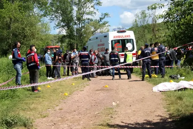 Husumetlisi tarafından öldürülen çiftin cenazeler morga kaldırıldı Husumetlisi tarafından öldürülen çiftin cenazeler morga kaldırıldı