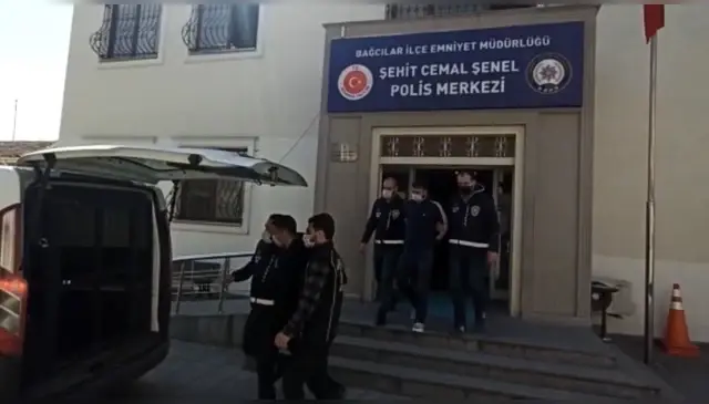 Son dakika haber: İstanbul'da motosikletli kapkaççı dehşeti kamerada Son dakika haber: İstanbul'da motosikletli kapkaççı dehşeti kamerada