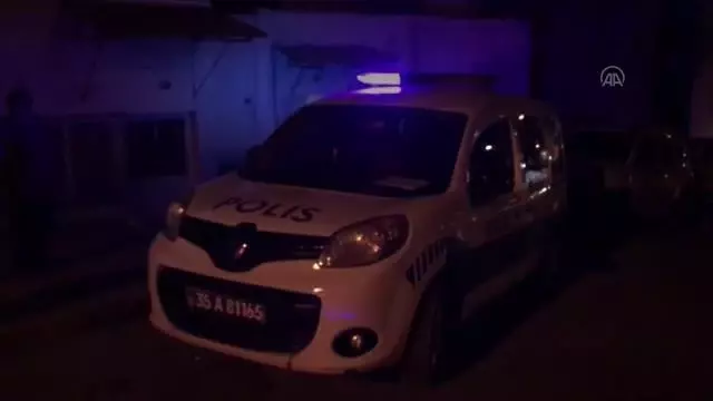 İzmir'de alacak verecek meselesinin ardından çıkan tartışmada bir eve yanıcı madde atıldı İzmir'de alacak verecek meselesinin ardından çıkan tartışmada bir eve yanıcı madde atıldı