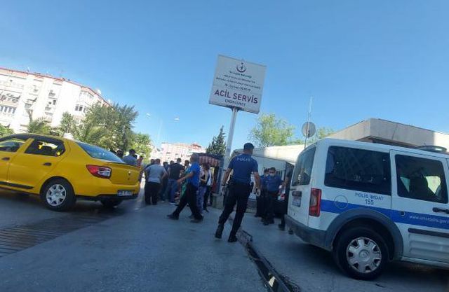 Son dakika haberleri... İZMİR'DE HUSUMETLİLER ARASINDA SİLAHLI KAVGA: 5 YARALI