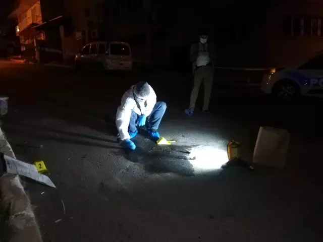Son dakika haber... İzmir'de molotof atıldığı ileri sürülen müstakil evde yangın çıktı Son dakika haber... İzmir'de molotof atıldığı ileri sürülen müstakil evde yangın çıktı