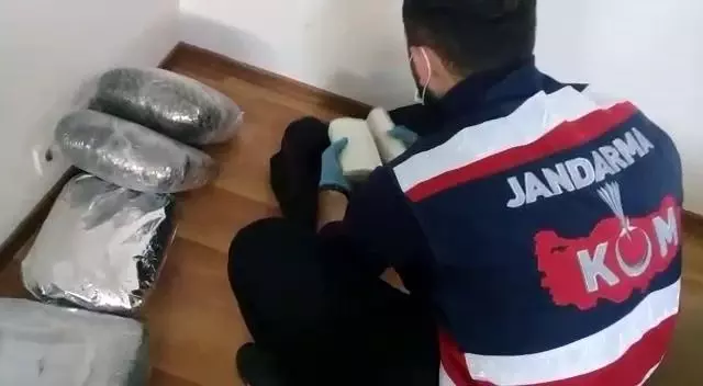 Jandarmadan 'torbacı' operasyonu Jandarmadan 'torbacı' operasyonu