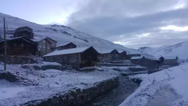 BAYBURT'TA DA KAR ETKİSİ BAYBURT'TA DA KAR ETKİSİ