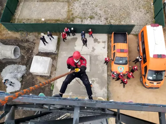 Kartallı afet gönüllülerine yönelik 'Afet Anında Acil Müdahale' eğitimi Kartallı afet gönüllülerine yönelik 'Afet Anında Acil Müdahale' eğitimi