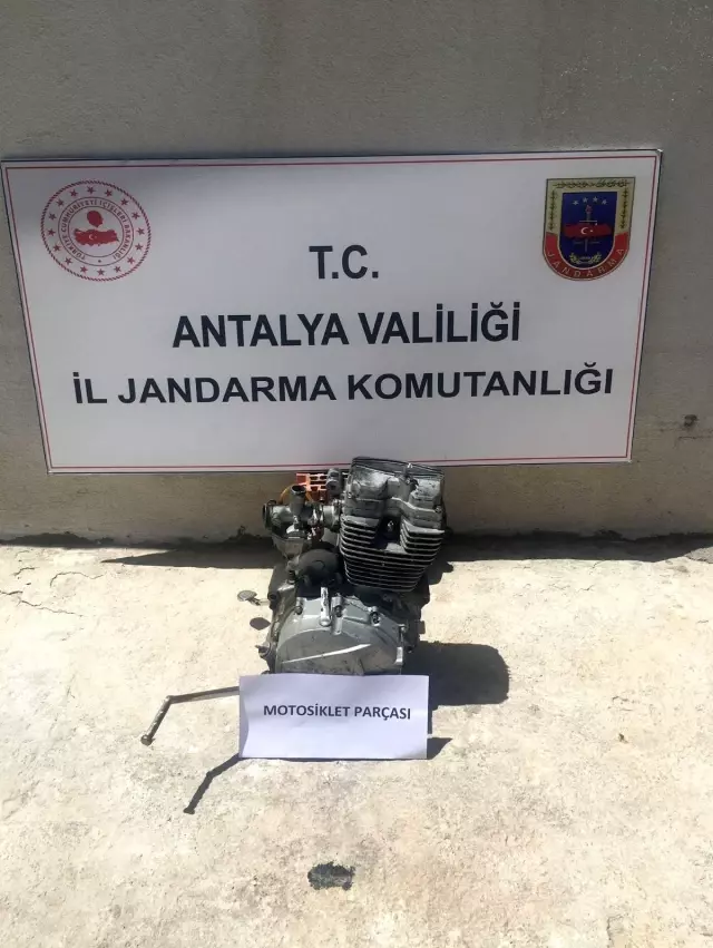 Antalya'da bir kişi uyuşturucu madde ile yakalandı Antalya'da bir kişi uyuşturucu madde ile yakalandı
