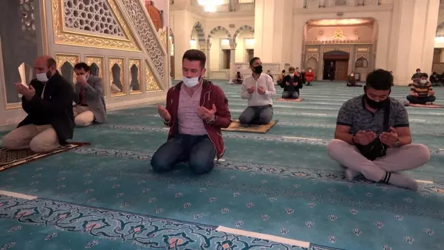 Kırıkkale'de Kadir Gecesi dualarla idrak edildi Kırıkkale'de Kadir Gecesi dualarla idrak edildi