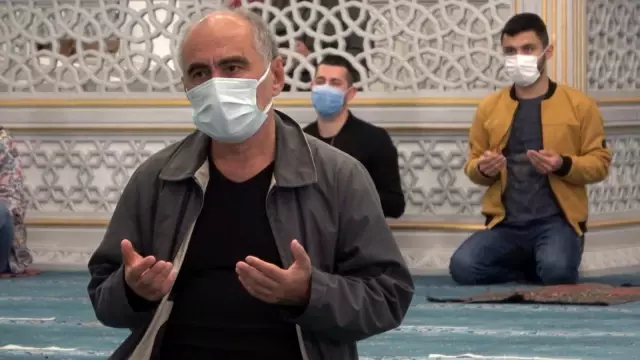 Kırıkkale'de Kadir Gecesi dualarla idrak edildi Kırıkkale'de Kadir Gecesi dualarla idrak edildi