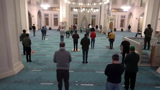 Kırıkkale'de Kadir Gecesi dualarla idrak edildi Kırıkkale'de Kadir Gecesi dualarla idrak edildi