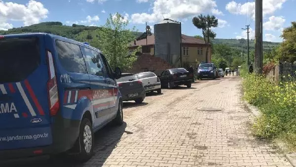 Gözü dönen komşu, kızlarına mesaj attığı için mahkemelik olduğu çifti öldürdü Gözü dönen komşu, kızlarına mesaj attığı için mahkemelik olduğu çifti öldürdü