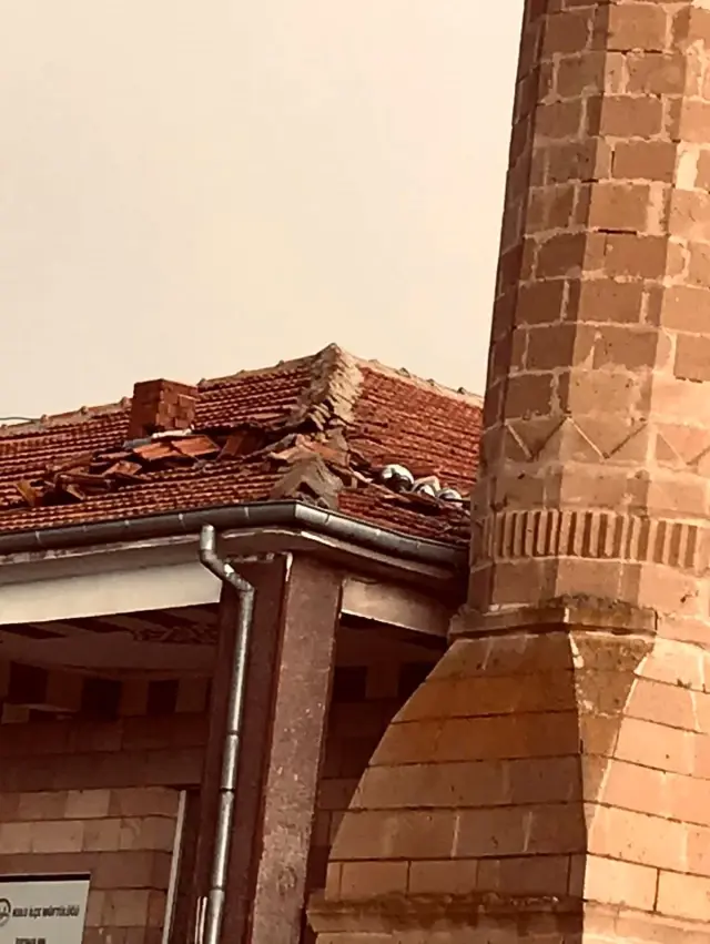 Yurt genelinde şiddetli fırtına etkili oldu