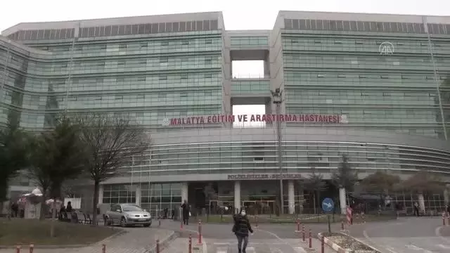 Kovid-19 nedeniyle 40 günlük ikizlerinden ayrı kalan anneye görüntülü görüşme sürprizi Kovid-19 nedeniyle 40 günlük ikizlerinden ayrı kalan anneye görüntülü görüşme sürprizi