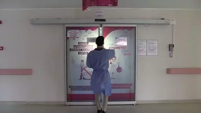 Kovid-19 servisinde görevli hemşireler Anneler Günü'nü evlatlarından uzakta nöbette geçiriyor Kovid-19 servisinde görevli hemşireler Anneler Günü'nü evlatlarından uzakta nöbette geçiriyor