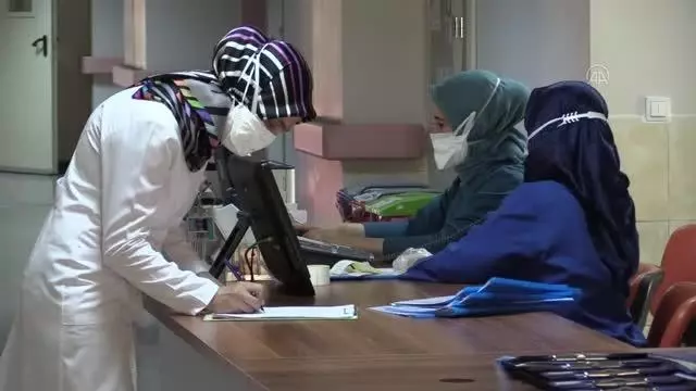Kovid-19 servisinde görevli hemşireler Anneler Günü'nü evlatlarından uzakta nöbette geçiriyor Kovid-19 servisinde görevli hemşireler Anneler Günü'nü evlatlarından uzakta nöbette geçiriyor