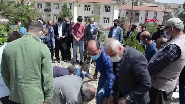 Son dakika haberleri: MALATYA AK PARTİ'Lİ ÜNAL, VEFAT EDEN DAYISININ CENAZESİNE KATILDI Son dakika haberleri: MALATYA AK PARTİ'Lİ ÜNAL, VEFAT EDEN DAYISININ CENAZESİNE KATILDI