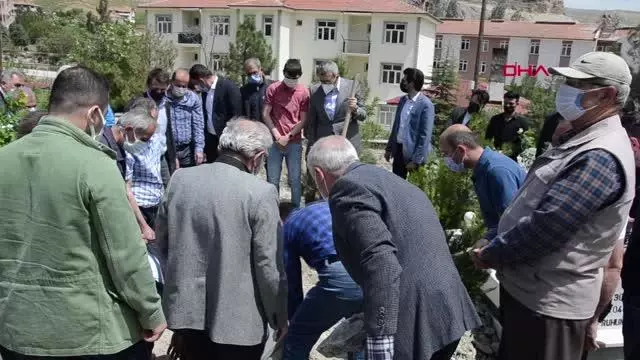 Son dakika haberleri: MALATYA AK PARTİ'Lİ ÜNAL, VEFAT EDEN DAYISININ CENAZESİNE KATILDI Son dakika haberleri: MALATYA AK PARTİ'Lİ ÜNAL, VEFAT EDEN DAYISININ CENAZESİNE KATILDI