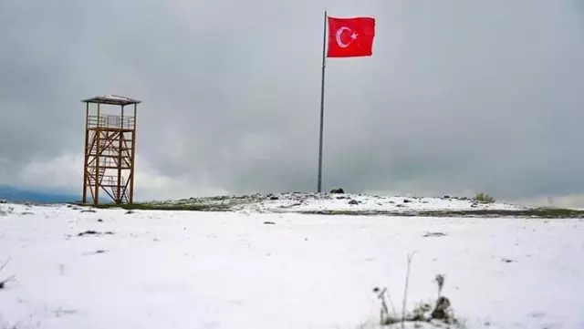 Mayısta kar sürprizi! Karadeniz yaylaları beyaza büründü Mayısta kar sürprizi! Karadeniz yaylaları beyaza büründü