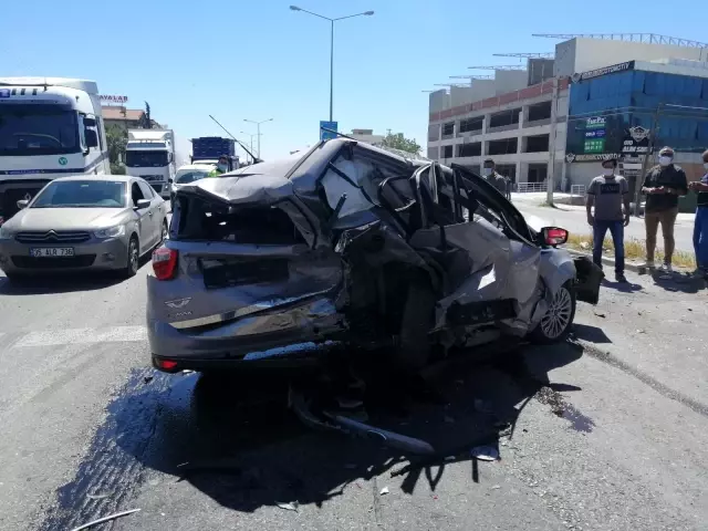 Son dakika! İzmir'de kaza yapan araçtan uyuşturucu çıktı Son dakika! İzmir'de kaza yapan araçtan uyuşturucu çıktı