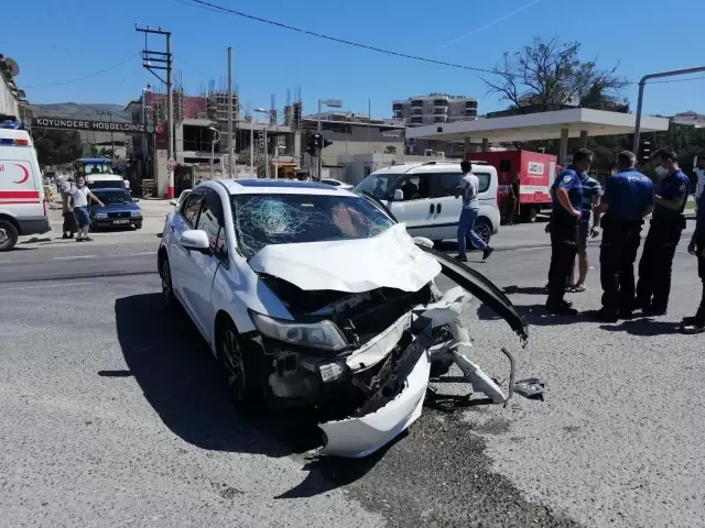 Son dakika! İzmir'de kaza yapan araçtan uyuşturucu çıktı Son dakika! İzmir'de kaza yapan araçtan uyuşturucu çıktı