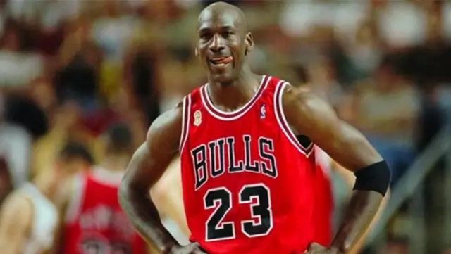 Micheal Jordan'ın forması 1,38 milyon dolara satılarak rekor kırdı Micheal Jordan'ın forması 1,38 milyon dolara satılarak rekor kırdı