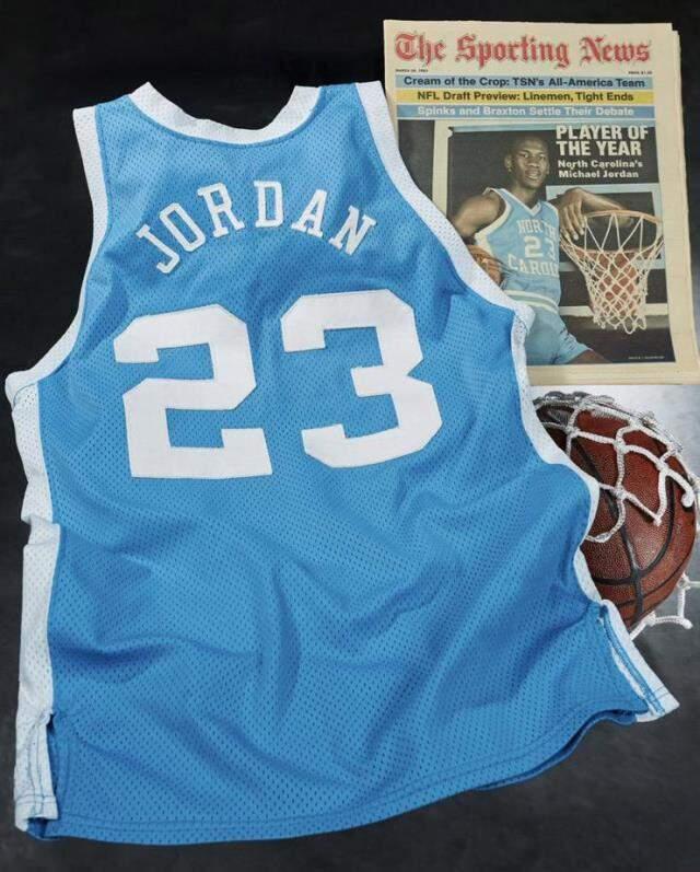 Micheal Jordan'ın forması 1,38 milyon dolara satılarak rekor kırdı Micheal Jordan'ın forması 1,38 milyon dolara satılarak rekor kırdı