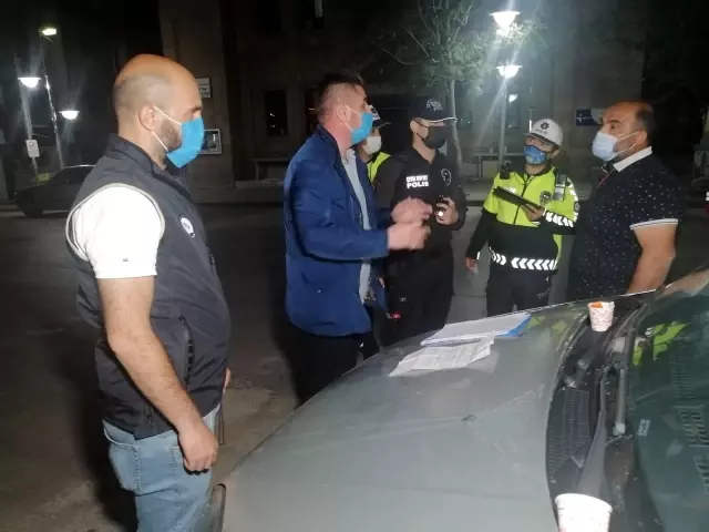Muayenesiz araçla kısıtlamayı delen sürücüden polise: 'Şov yapmayın' Muayenesiz araçla kısıtlamayı delen sürücüden polise: 'Şov yapmayın'