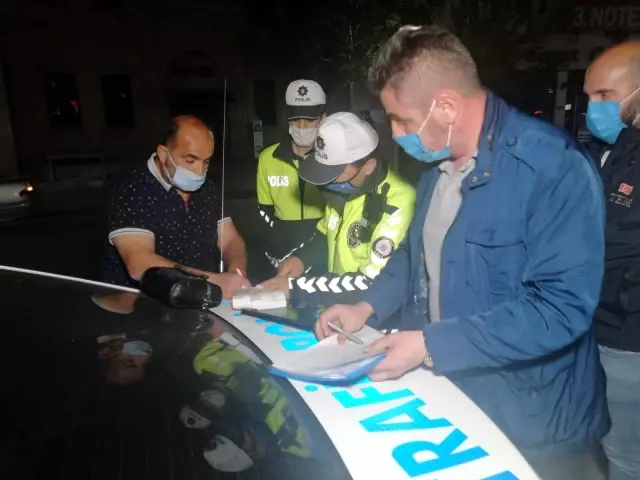 Muayenesiz araçla kısıtlamayı delen sürücüden polise: 'Şov yapmayın' Muayenesiz araçla kısıtlamayı delen sürücüden polise: 'Şov yapmayın'