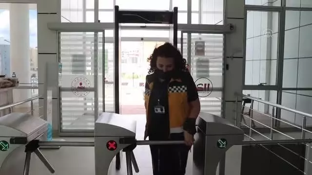 Nöbetteki sağlık çalışanları Anneler Günü'nü buruk geçiriyor Nöbetteki sağlık çalışanları Anneler Günü'nü buruk geçiriyor