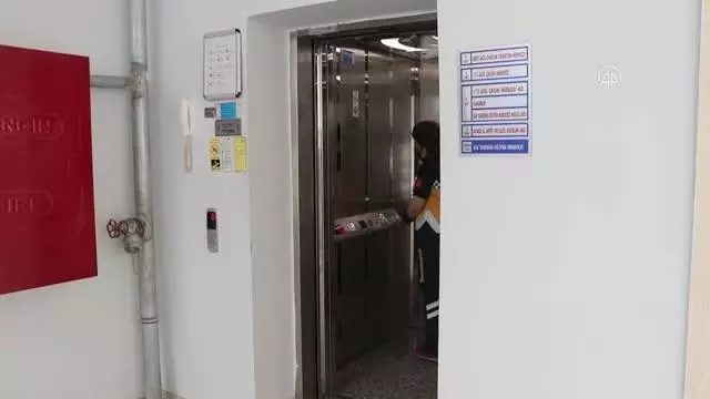 Nöbetteki sağlık çalışanları Anneler Günü'nü buruk geçiriyor Nöbetteki sağlık çalışanları Anneler Günü'nü buruk geçiriyor