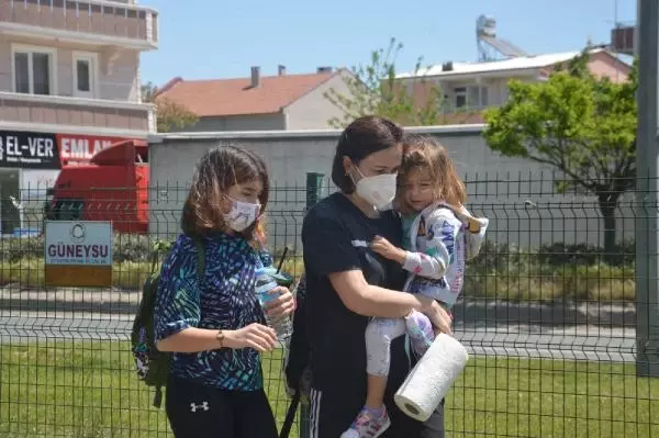 Otomobil, kontrol noktasında 2 araca çarptı: 6 yaralı Otomobil, kontrol noktasında 2 araca çarptı: 6 yaralı