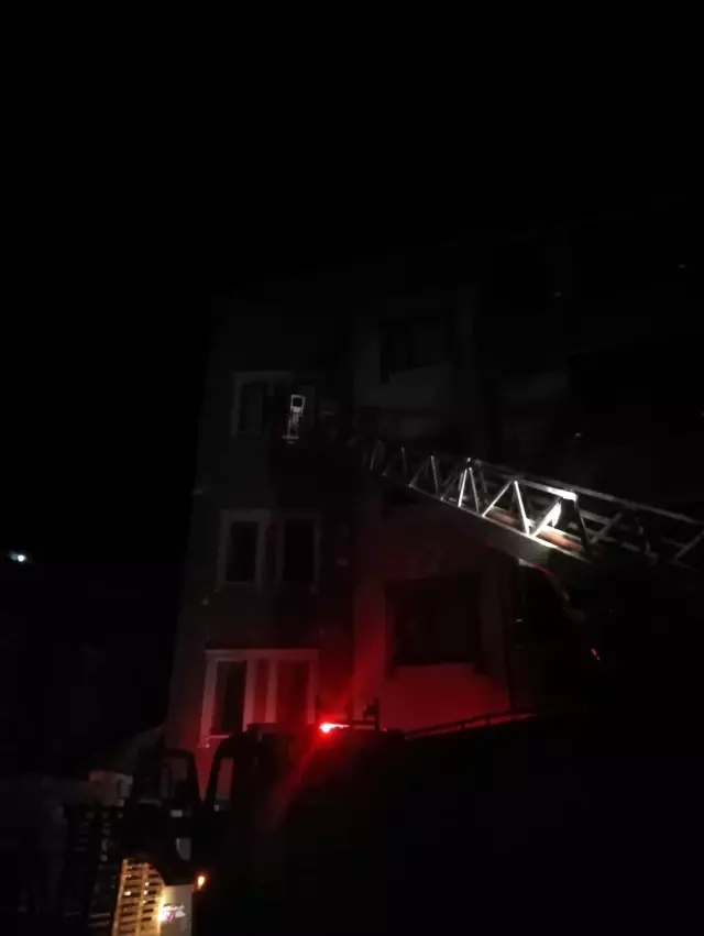Özalp ilçesinde çatı yangını Özalp ilçesinde çatı yangını