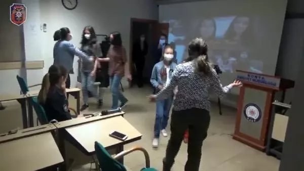 POLİS ANNELERİ DUYGULANDIRAN SÜRPRİZ POLİS ANNELERİ DUYGULANDIRAN SÜRPRİZ