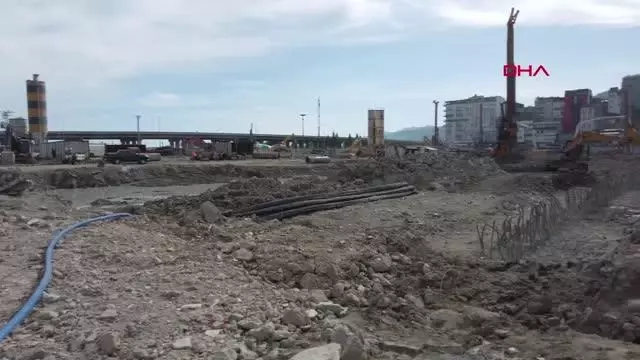Rize'de dolgudaki son riskli bina da yıkıldı; tek darbe yetti Rize'de dolgudaki son riskli bina da yıkıldı; tek darbe yetti