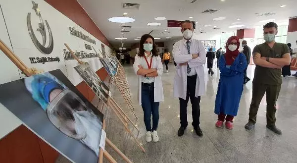 Koronavirüs salgınında insan üstü mücadelenin simge fotoğrafının hikayesi duygulandırdı Koronavirüs salgınında insan üstü mücadelenin simge fotoğrafının hikayesi duygulandırdı