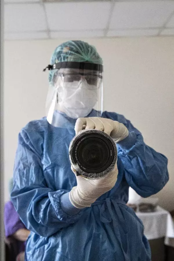 Koronavirüs salgınında insan üstü mücadelenin simge fotoğrafının hikayesi duygulandırdı Koronavirüs salgınında insan üstü mücadelenin simge fotoğrafının hikayesi duygulandırdı