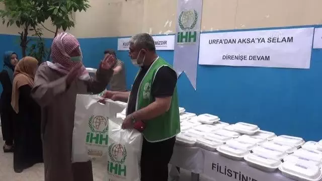ŞANLIURFA - İhtiyaç sahibi ailelere iftariyelik dağıtıldı ŞANLIURFA - İhtiyaç sahibi ailelere iftariyelik dağıtıldı