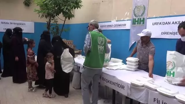 ŞANLIURFA - İhtiyaç sahibi ailelere iftariyelik dağıtıldı ŞANLIURFA - İhtiyaç sahibi ailelere iftariyelik dağıtıldı