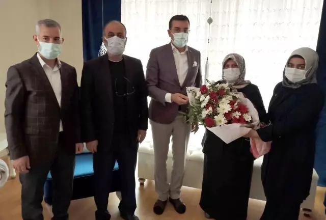 Şehit Semih Özbey'in Annesi Sadiye Özbey'e Anneler günü özel ziyareti Şehit Semih Özbey'in Annesi Sadiye Özbey'e Anneler günü özel ziyareti