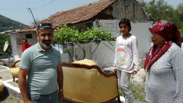 Sel mağduru aileye hayırsever esnaftan Anneler Günü hediyesi Sel mağduru aileye hayırsever esnaftan Anneler Günü hediyesi