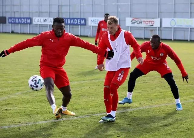 Sivasspor, ara vermeden Fenerbahçe maçı hazırlıklarına başladı Sivasspor, ara vermeden Fenerbahçe maçı hazırlıklarına başladı