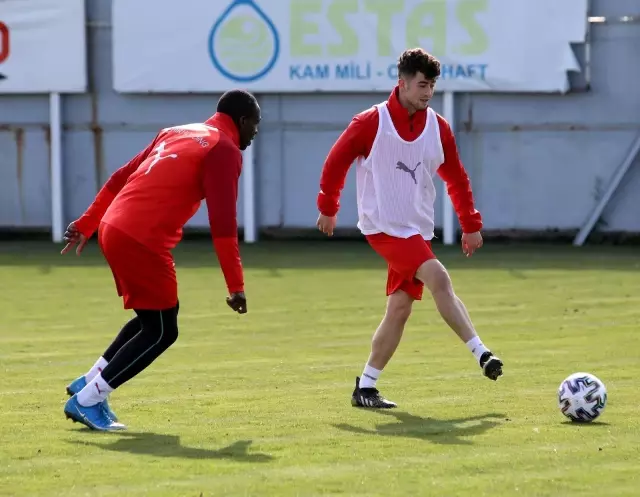Sivasspor, ara vermeden Fenerbahçe maçı hazırlıklarına başladı Sivasspor, ara vermeden Fenerbahçe maçı hazırlıklarına başladı